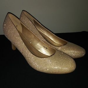 Dream Pairs Luvly Gold Pumps